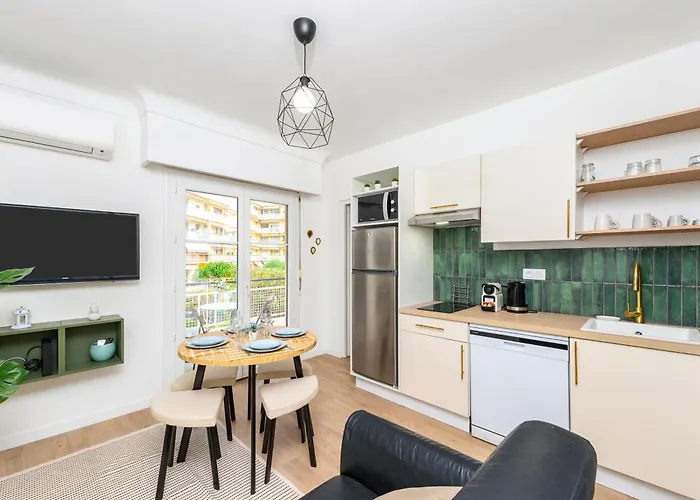 Castel Ii - Agreable Deux Pieces - Centre